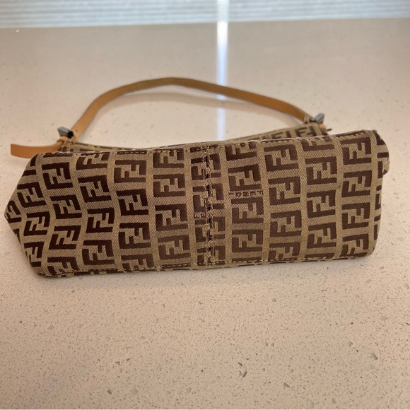 Authentic Fendi Zucca Pochette - Picture 7 of 16